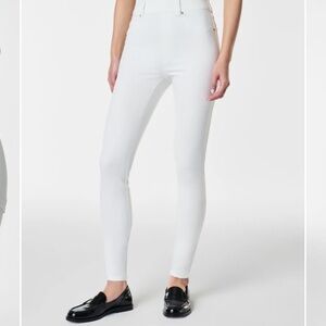 SPANXshape™ EveryWear
Ankle Skinny Jeans